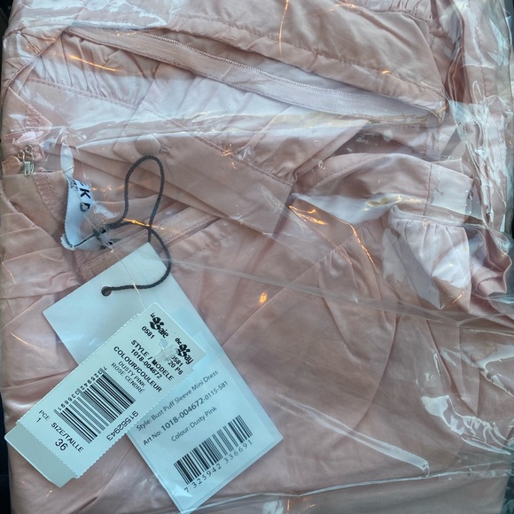 BOGO 50% OFF NWT NA-KD PUFF SLEEVE MINI DRESS - Picture 4 of 8